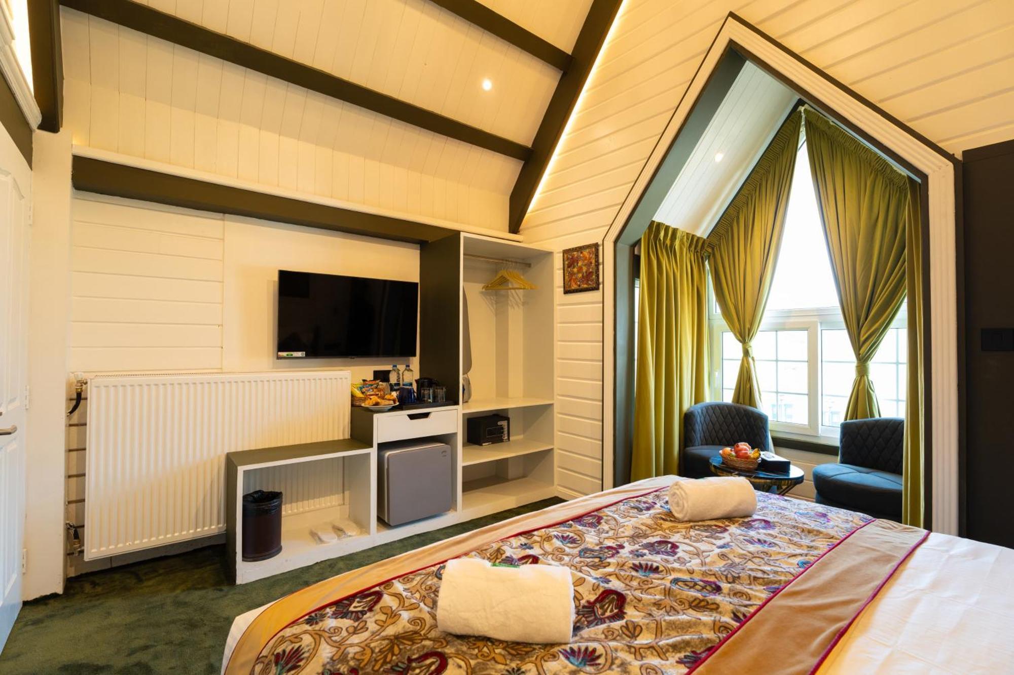 Green Rooms Resort Gulmarg Exteriör bild