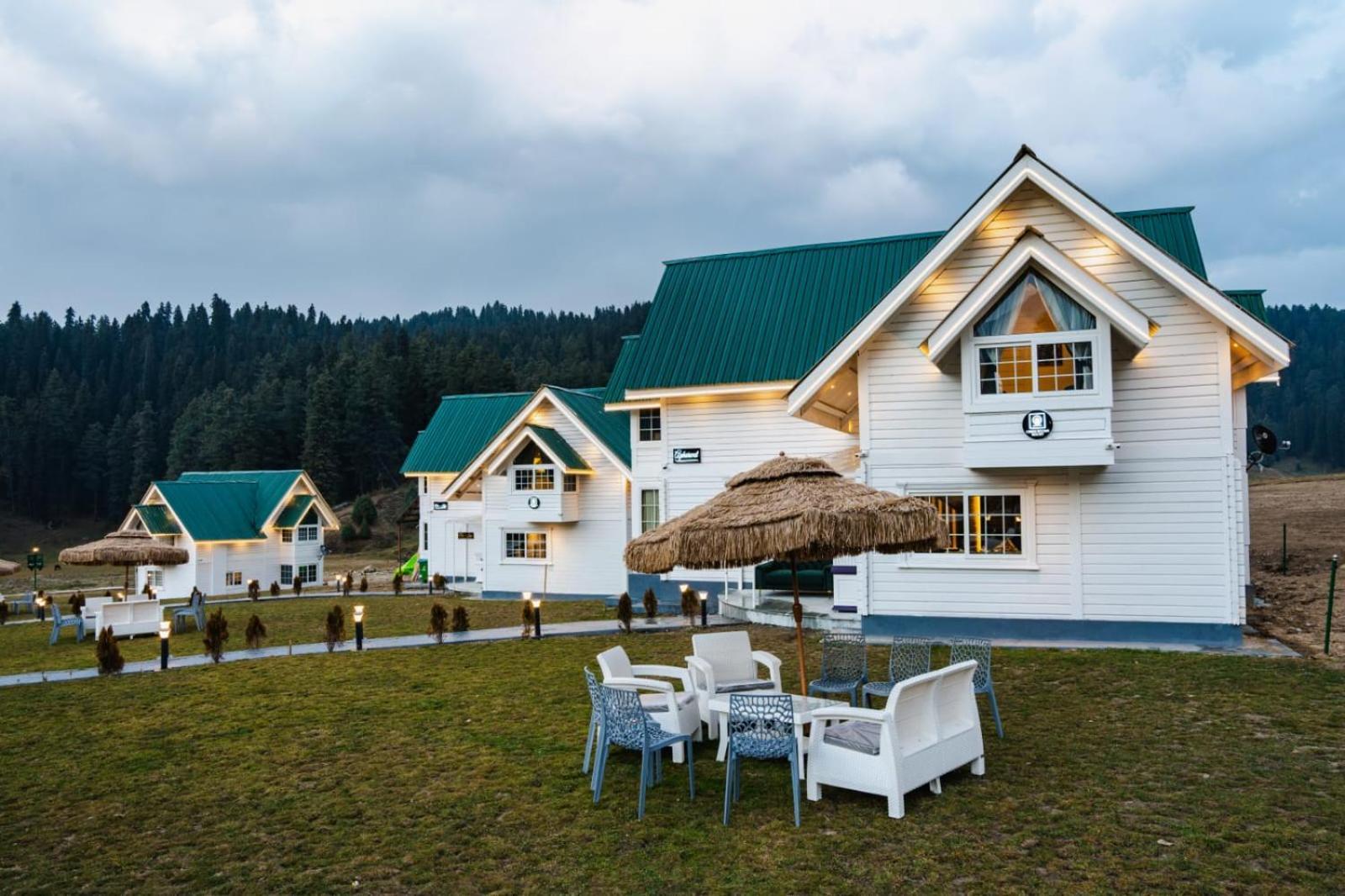 Green Rooms Resort Gulmarg Exteriör bild